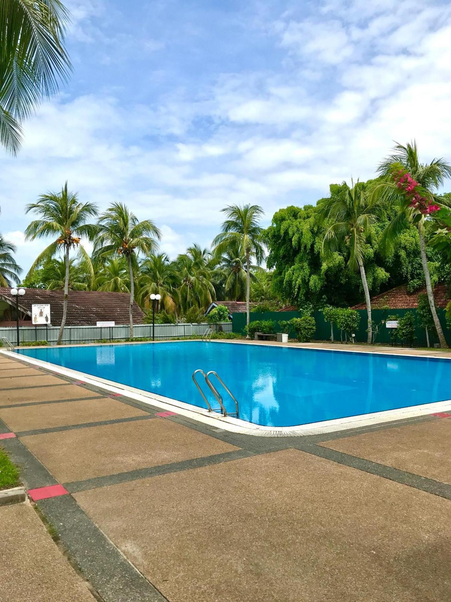 Newly Renovated Comfy Beachfront View At Seri Bulan Port Dickson Exteriör bild